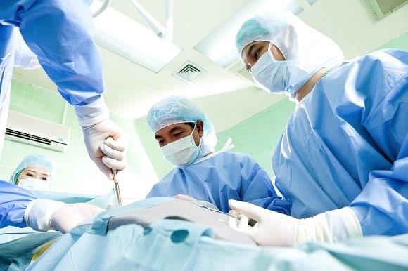 Mổ thoát vị đĩa đệm chi phí khá cao